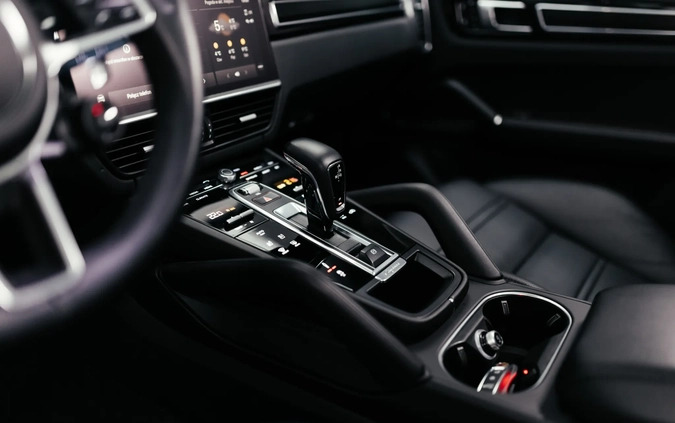 Porsche Cayenne cena 499900 przebieg: 85000, rok produkcji 2021 z Polanica-Zdrój małe 407